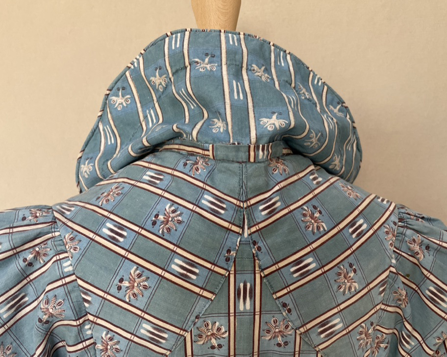 Caracao or Short Gown