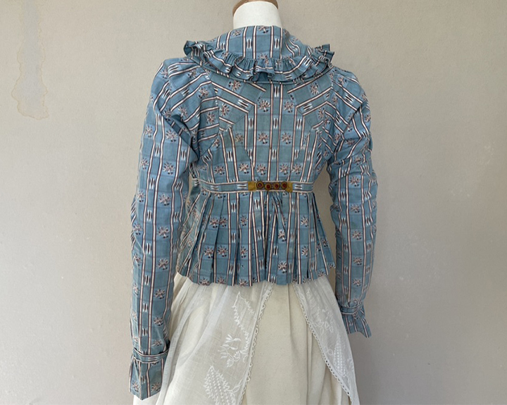 Caracao or Short Gown