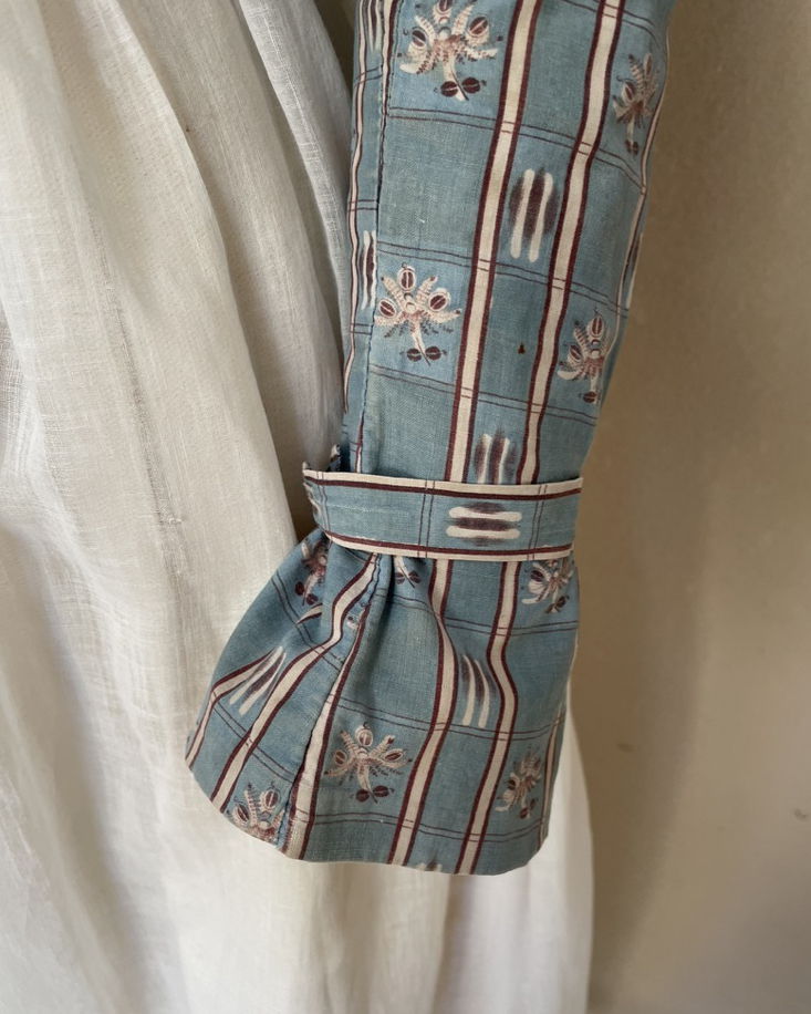 Caracao or Short Gown