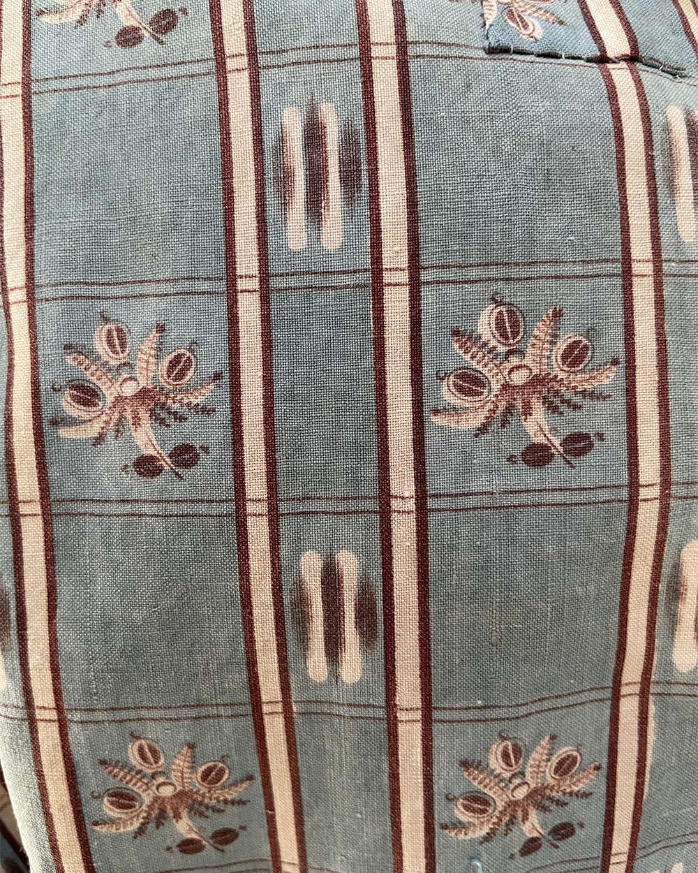 Caracao or Short Gown