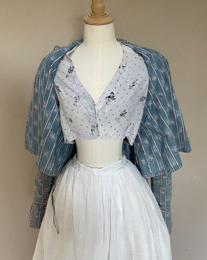 Caracao or Short Gown