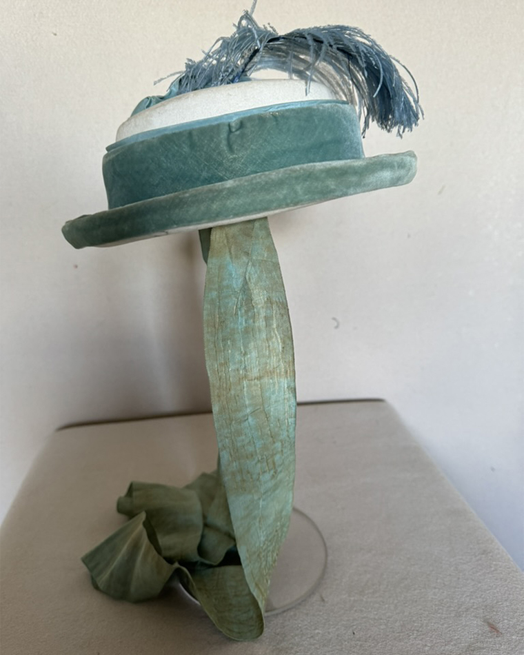 Girl's Hatbox, Hat & Gloves