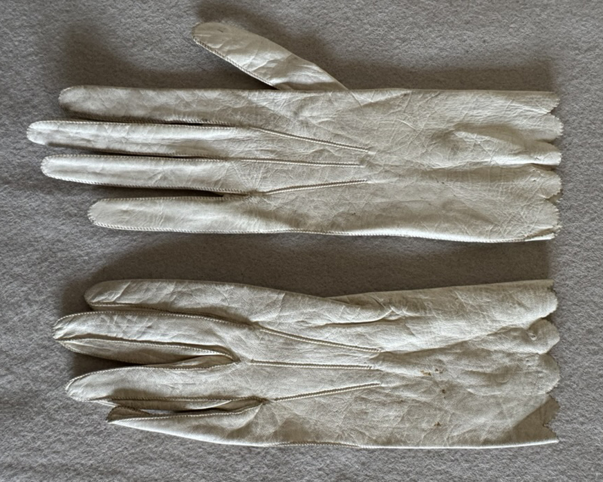 Girl's Hatbox, Hat & Gloves