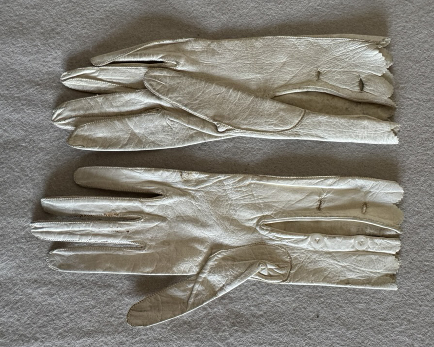 Girl's Hatbox, Hat & Gloves