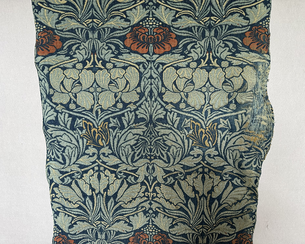 Morris <em>Tulip & Rose</em> D