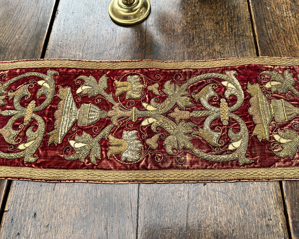 Italian Filé Velvet Runner