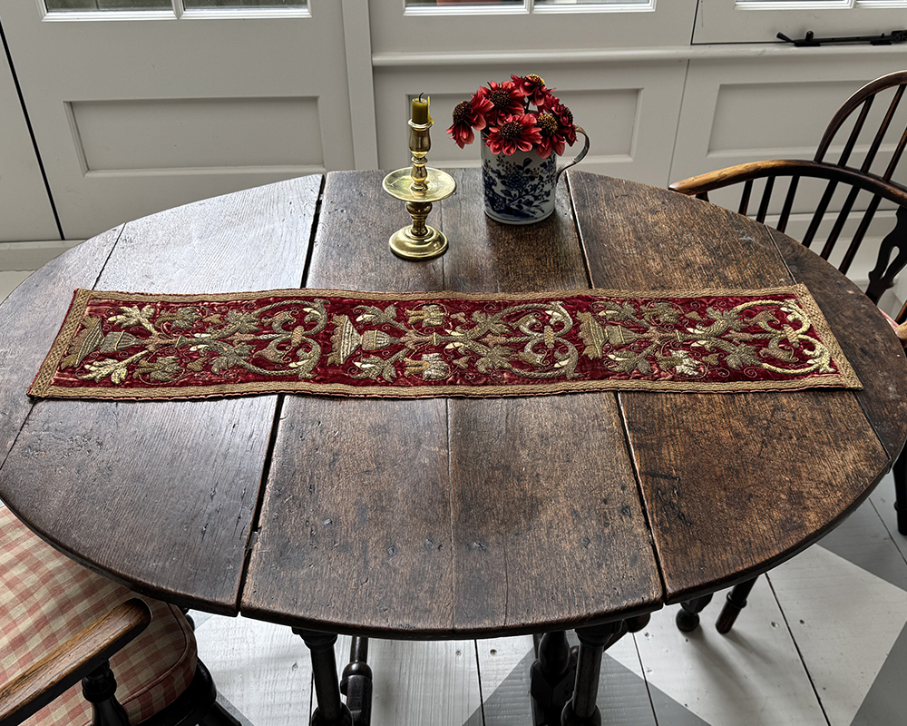 Italian Filé Velvet Runner