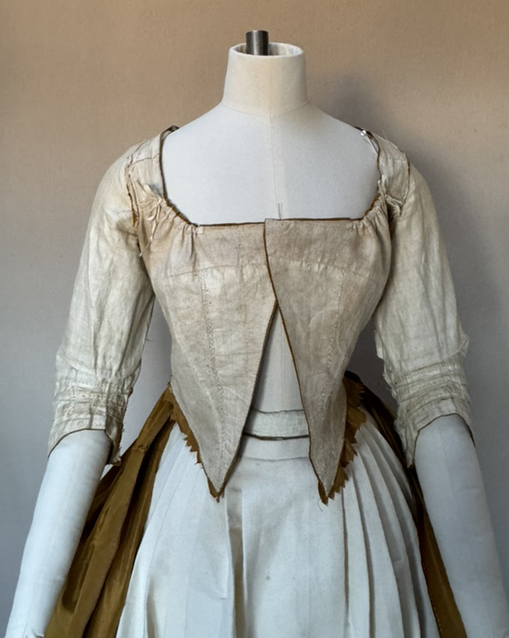 Amber Polonaise Robe