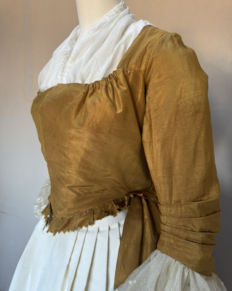Amber Polonaise Robe