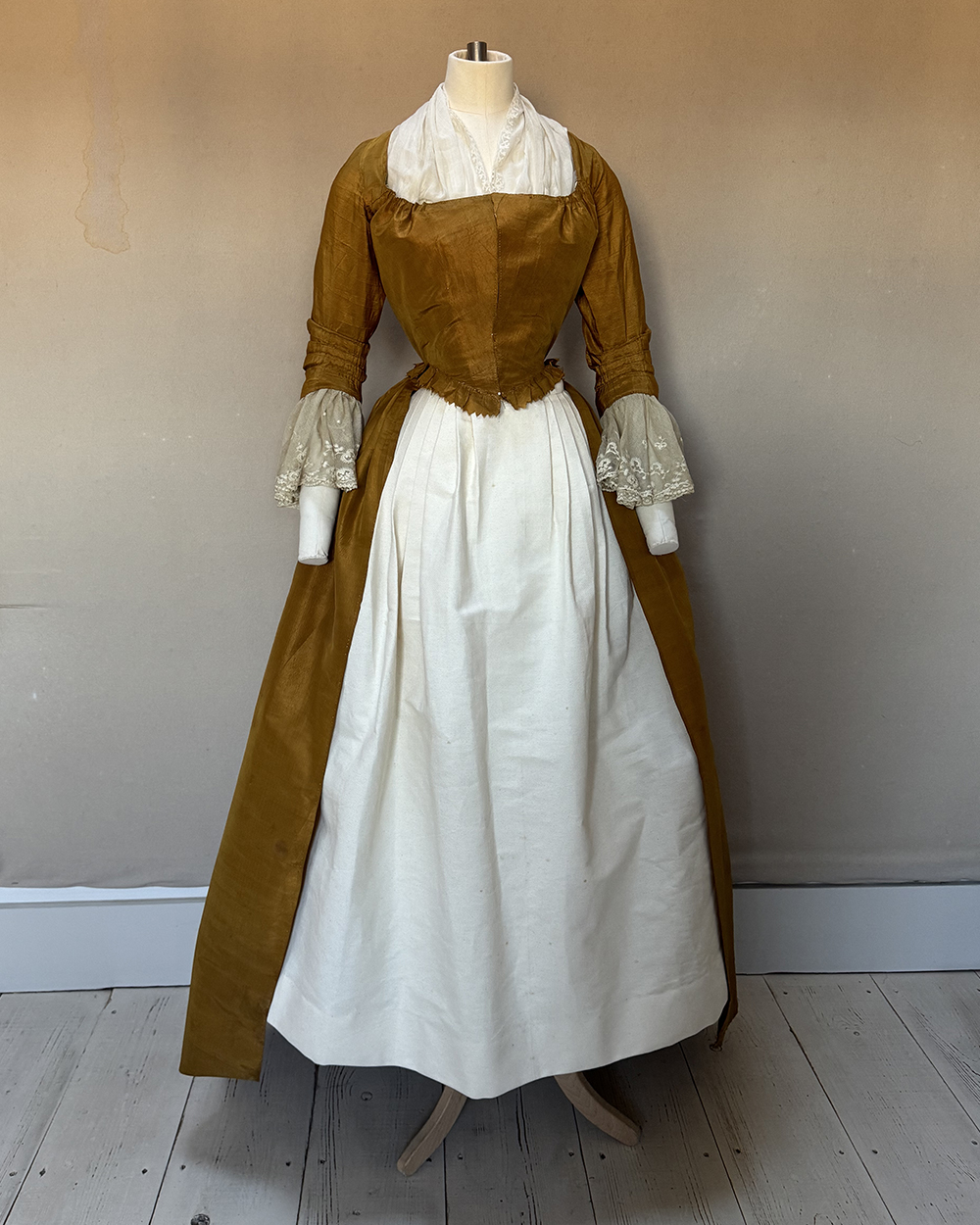 Amber Polonaise Robe