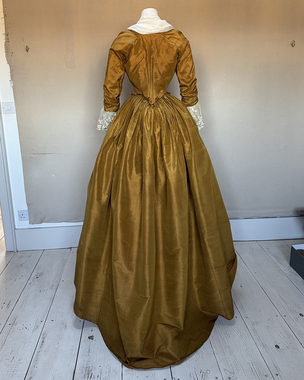 Amber Polonaise Robe