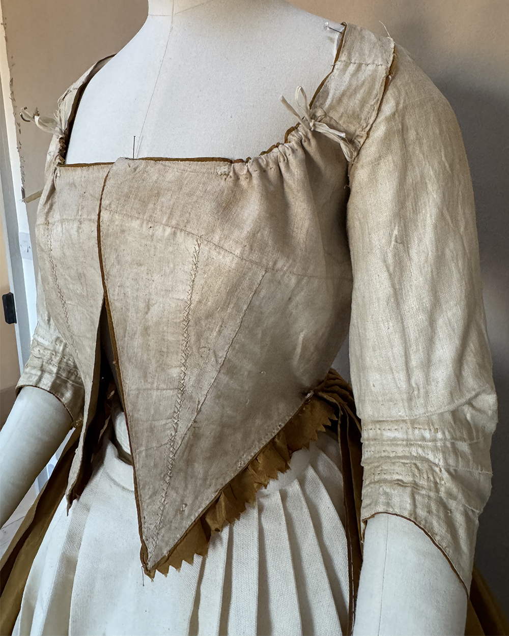 Amber Polonaise Robe