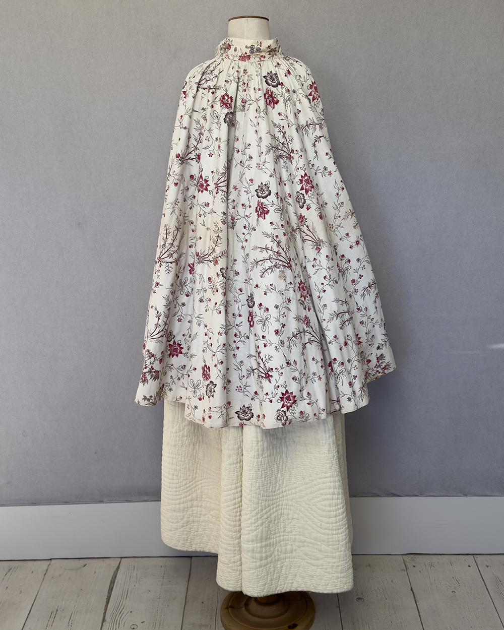 A Dutch Bed Cape