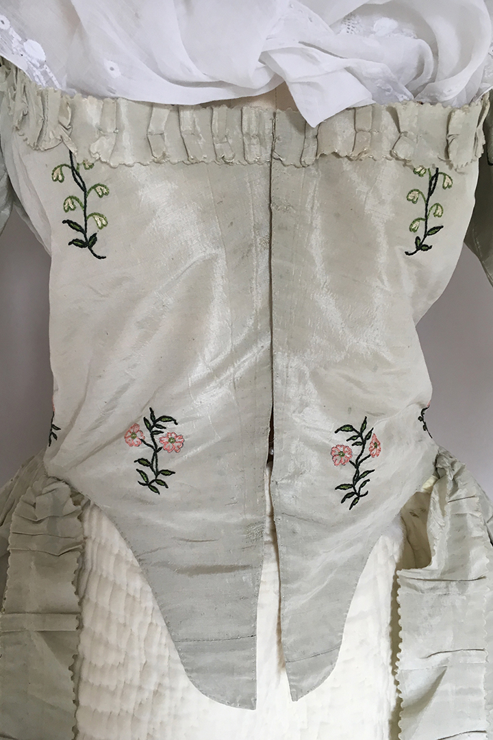 Embroidered Robe l'Anglais