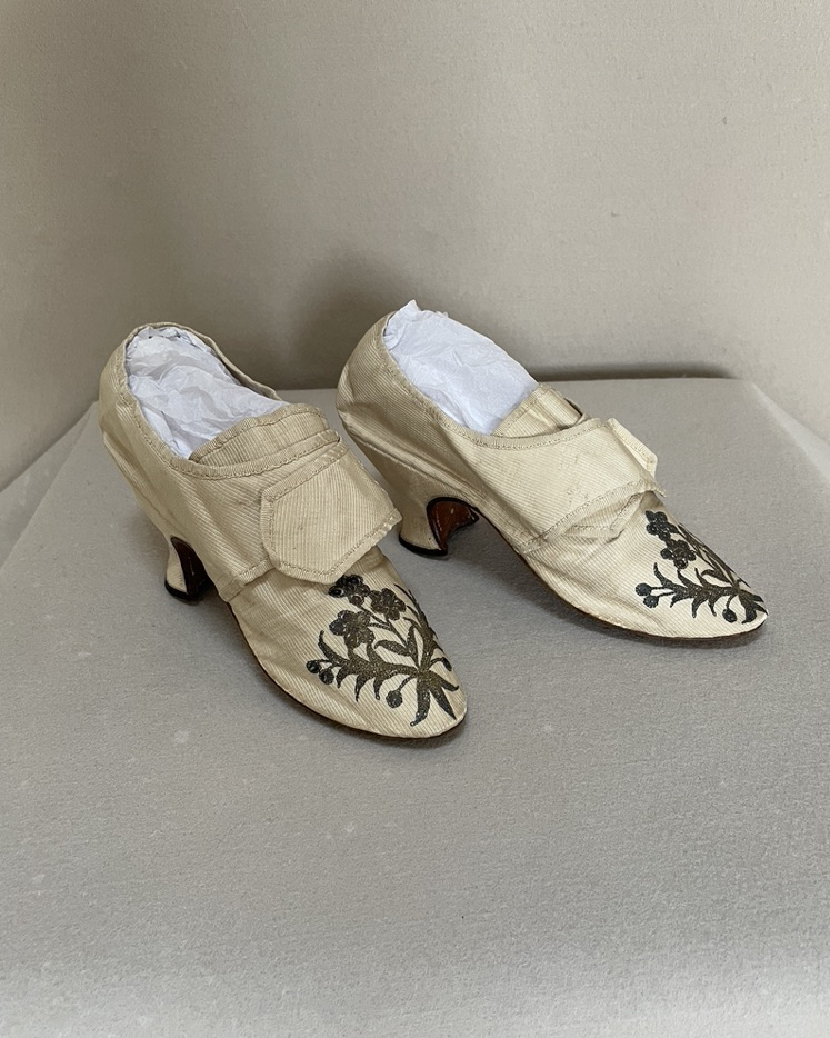 Louis Heel Shoes 1770-80s | English & European Dress | Meg Andrews ...