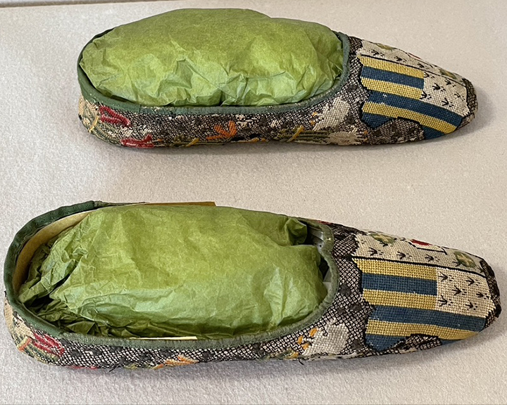 Embroidered Women's Slippers