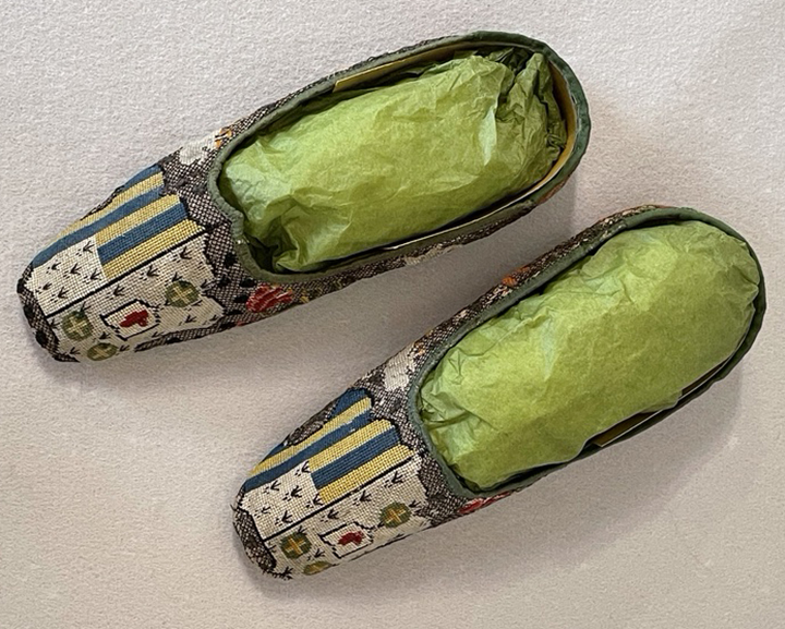 Embroidered Women's Slippers