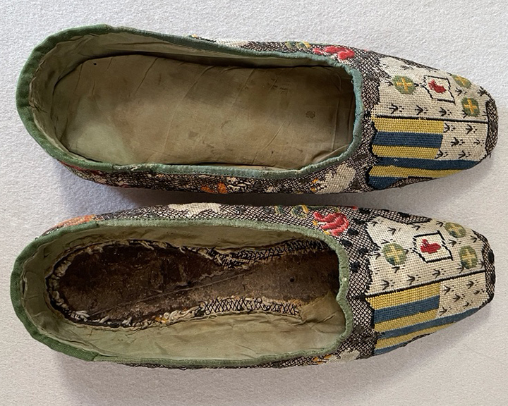 Embroidered Women's Slippers