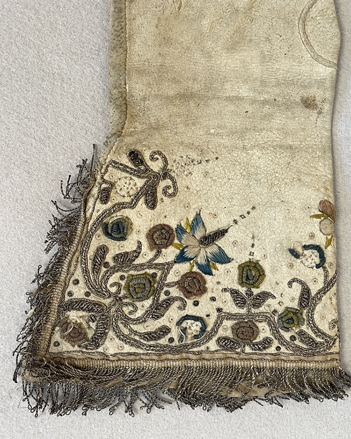 RARE Embroidered Gloves