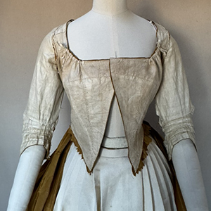 Amber Polonaise Robe