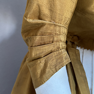 Amber Polonaise Robe