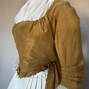 Amber Polonaise Robe