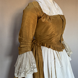 Amber Polonaise Robe