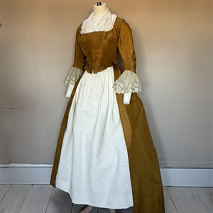 Amber Polonaise Robe