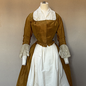 Amber Polonaise Robe