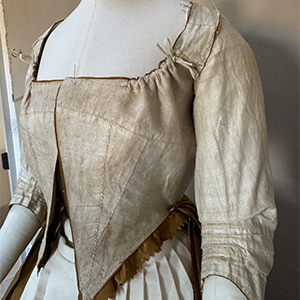 Amber Polonaise Robe