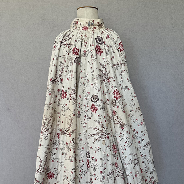 A Dutch Bed Cape