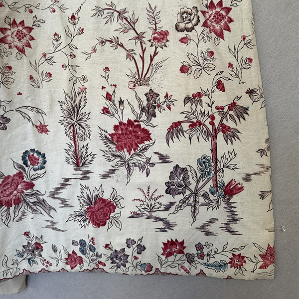 A Dutch Bed Cape