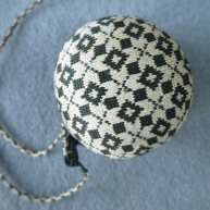 Quaker Knitted Pin Ball