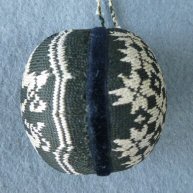 Quaker Knitted Pin Ball