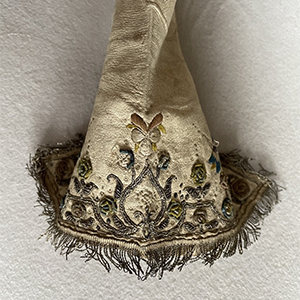RARE Embroidered Gloves